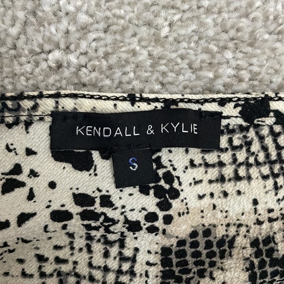 KENDALL & KYLIE loose neck Tanktop with snakeskin design in women’s size small. - Picture 8 of 9